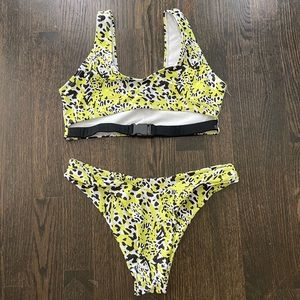Neon yellow cheetah rave/festival set!